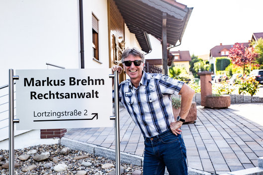 Markus Brehm am Kanzleischild in der Lortzingstraße 2